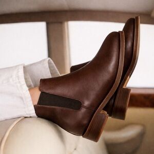 Sézane Heritage Brown Leather Chelsea Boots Size 40 Made in Portugal